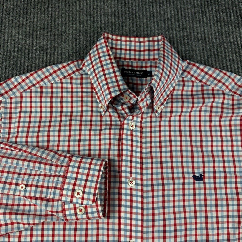 Southern Marsh Mens Medium Button Down Shirt Wrinkle Free Plaid Red Blue VSGE1